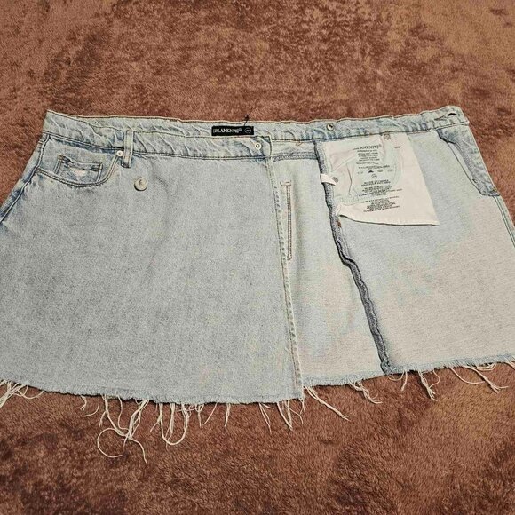 BlankNYC Asymmetrical Distressed Raw Frayed Hem Denim Mini Jean Skirt - Picture 11 of 14